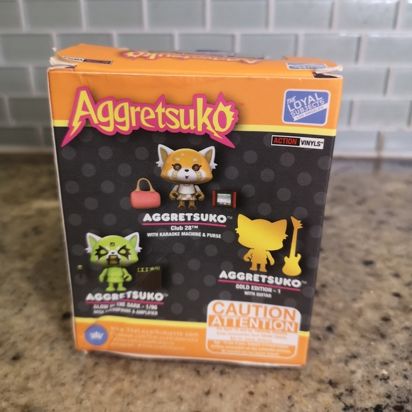 New The Loyal Subjects Aggretsuko - Ookami 3.5" Action Figure with Cell Phone - Picture 3 of 6